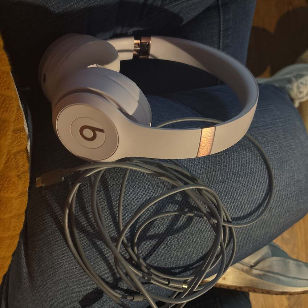 Beats Solo 4 Wireless Bluetooth On-Ear Headphones Cloud Pink
